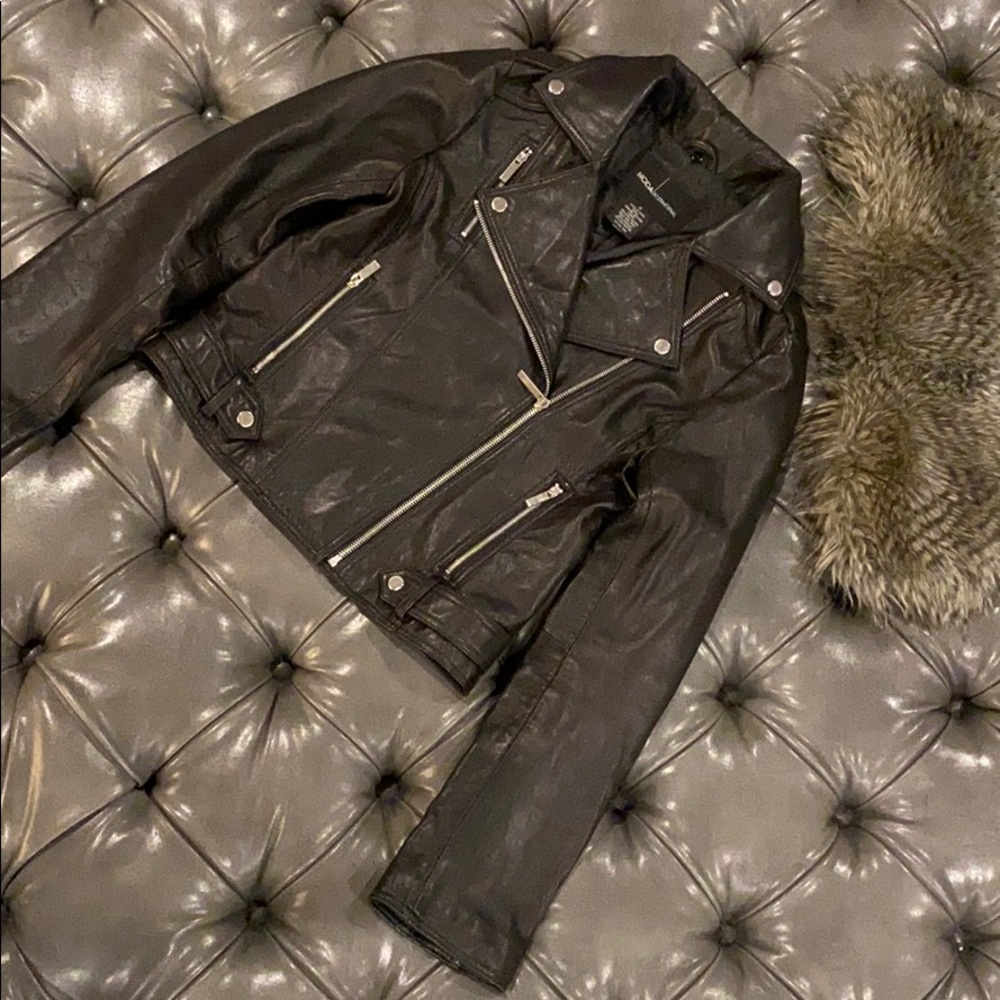 Ladies leather jacket size small removable fur